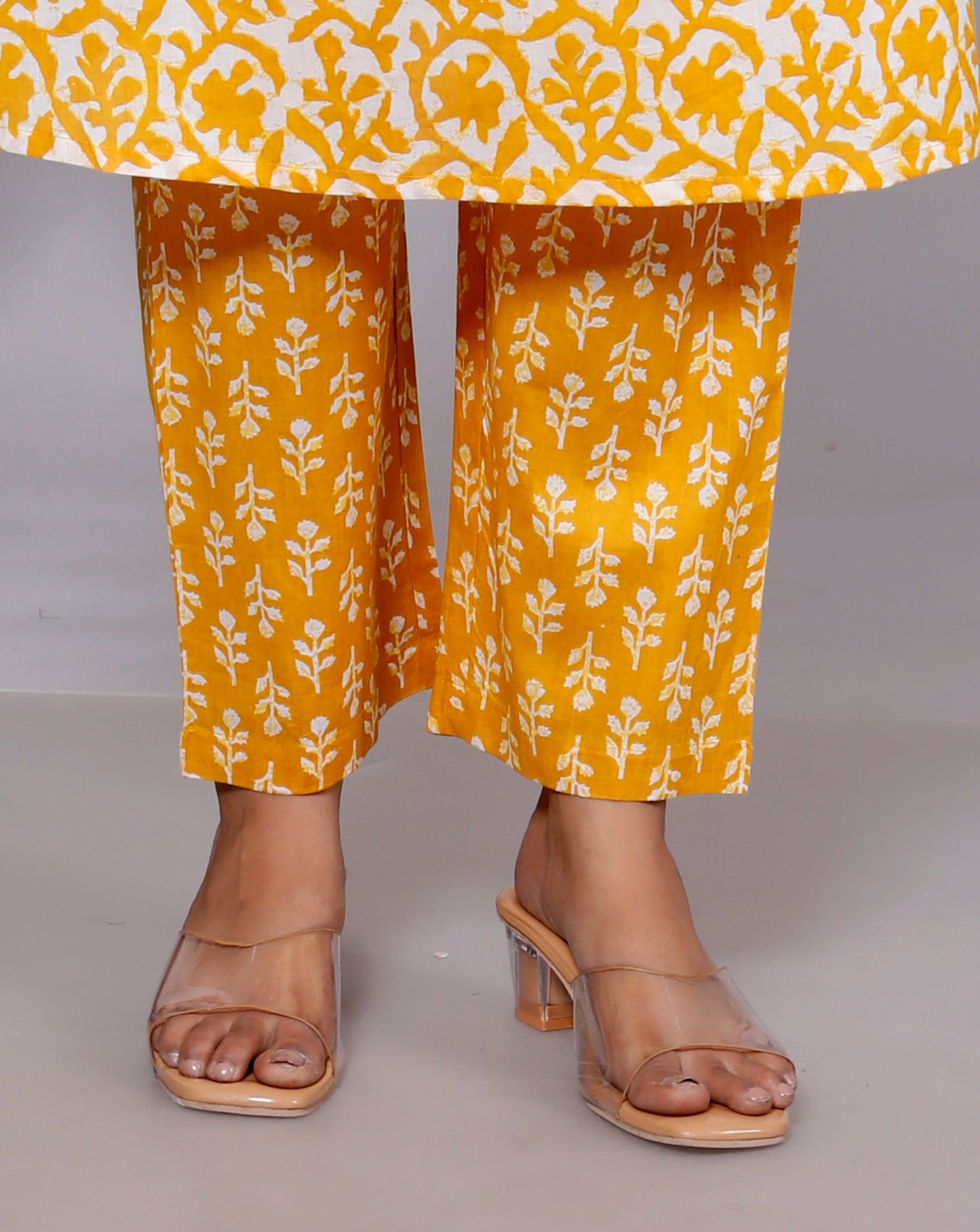 Yellow Cotton Printed Kurta Pant Set Dupatta with Embroidery work-800090