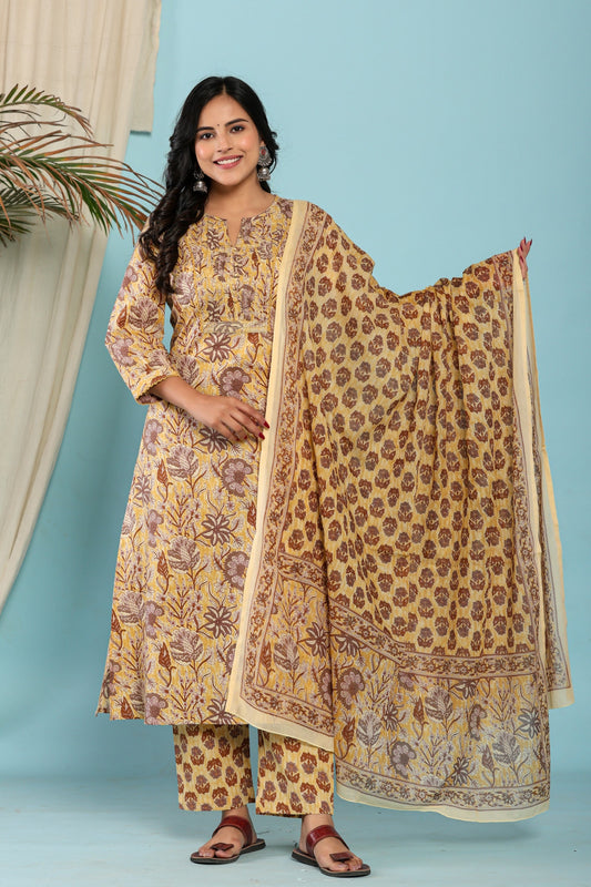 Yellow Cotton Printed Kurta Pant Set Dupatta with Embroidery work-800118